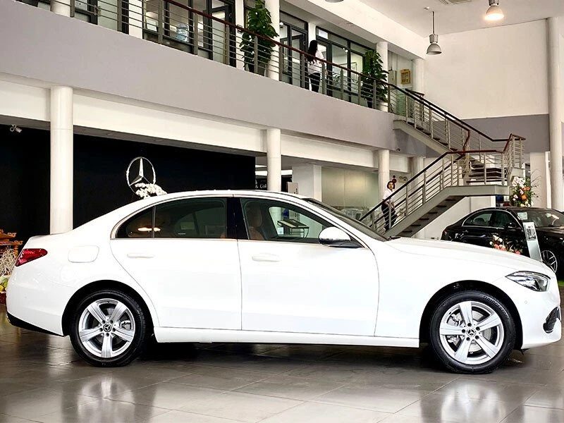 Thân xe khỏe khoắn, hiện đại mà sang trọng