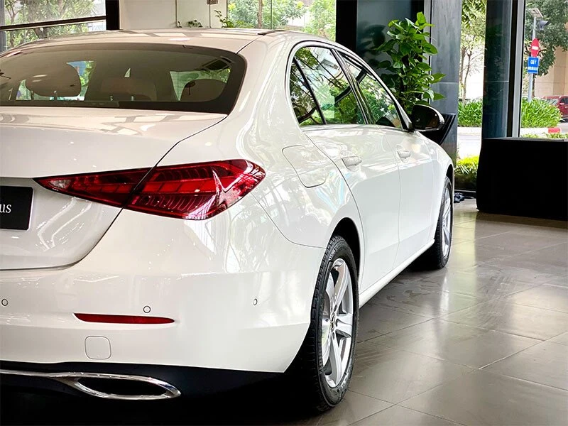 Đuôi xe cuốn hút, lịch lãm