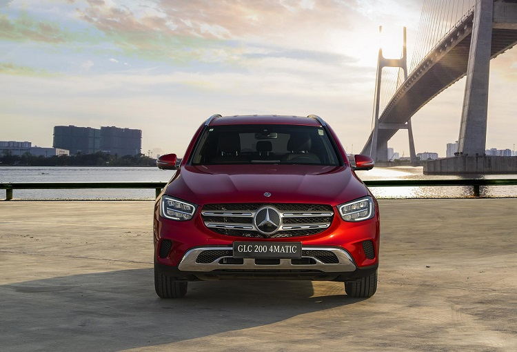 Thiết kế đầu xe mạnh mẽ, đậm chất thể thao